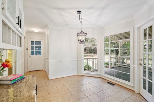 265 Brackenwood Cir, Atlanta GA exterior