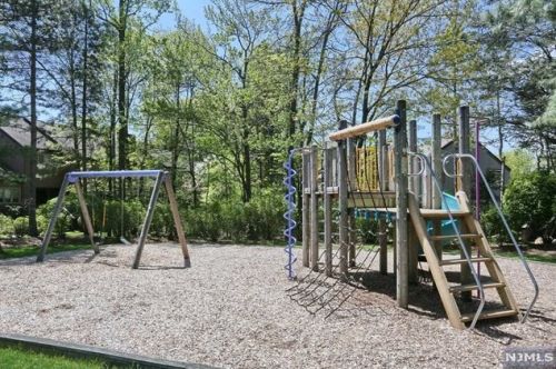 27 Bayard Ln, Mahwah NJ  07430-2236 exterior