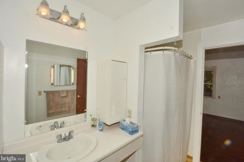 1214 Walnut St, Hanover PA 17331-1529 exterior