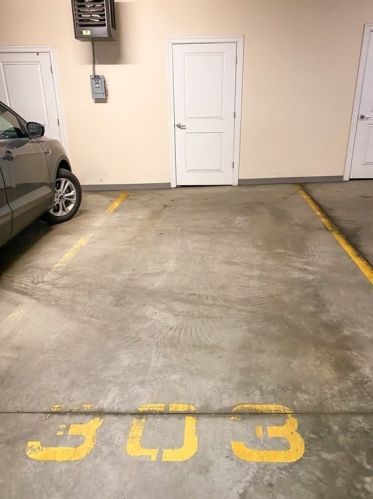 8 Crowninshield St, Peabody MA 01960-8201 exterior