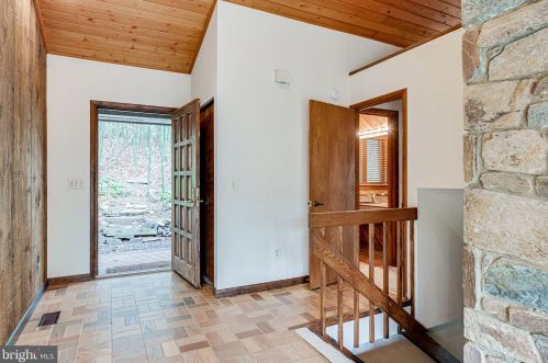 1328 Potomac School Rd, Mc Lean VA  22101-2331 exterior