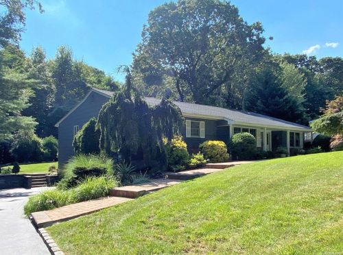 23 Colby Dr, Huntington Station, NY 11746-8352