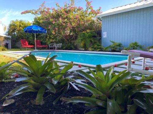 728 102 Ave, Naples FL 34108-3213 exterior