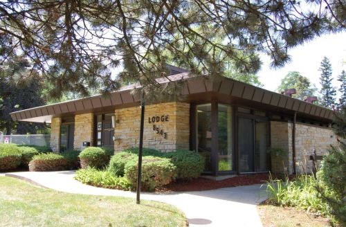 8643 Servite Dr, Milwaukee WI 53223-2582 exterior