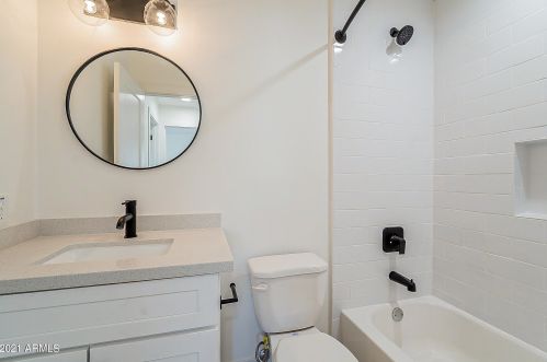 3202 Captain Dreyfus Ave, Phoenix AZ 85032-6706 exterior