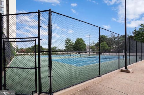 5300 Holmes Run Pkwy, Alexandria VA  22304-2834 exterior