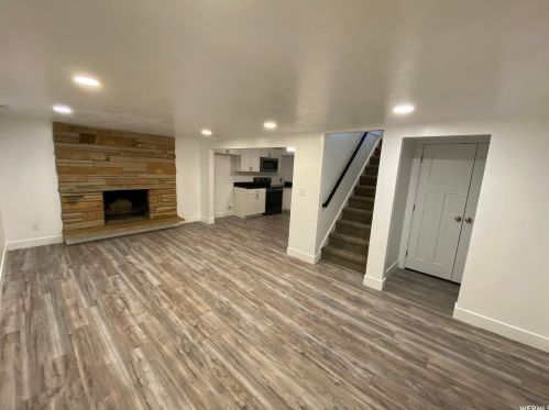 830 Ponderosa Dr, Sandy UT 84094 exterior