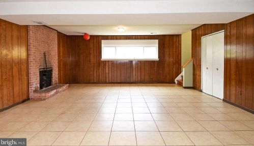 1043 Warbler Pl, Mc Lean VA  22101-2019 exterior