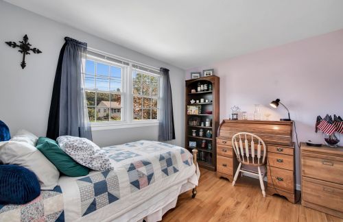 90 Dana Ln, Meriden CT 06451-5032 exterior