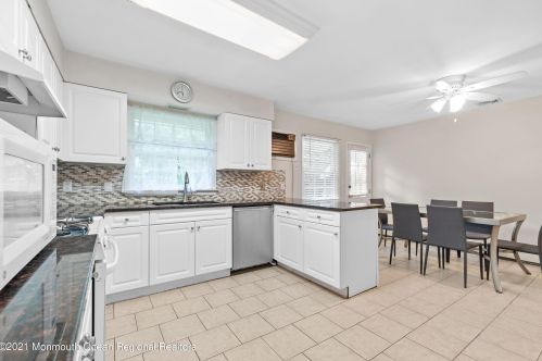 404 Brookside Ave, Oakhurst NJ  07755-1402 exterior