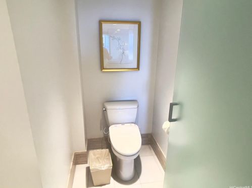 383 Kalaimoku St, Honolulu HI 96815 exterior