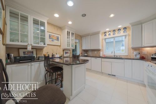 1222 Oakwood Ct, Rochester MI 48307-2541 exterior