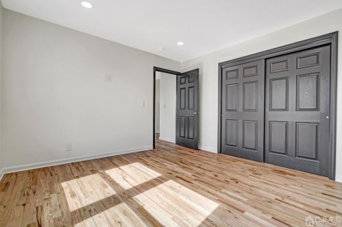 22 Stiles Rd, Edison NJ  08817-4137 exterior