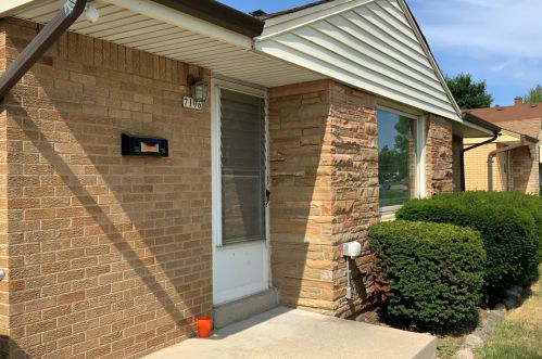 7106 Oklahoma Ave, Milwaukee, WI 53219-2944