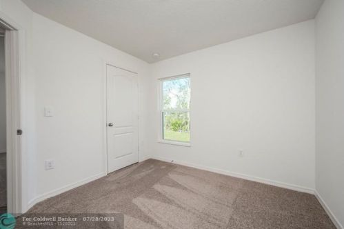 2008 Pruitt St, Fort Pierce FL 34953-5731 exterior