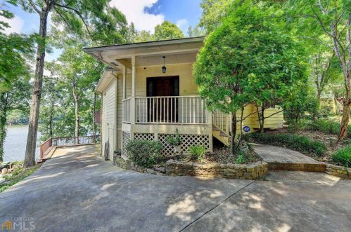 8388 Lake Dr, Lithonia GA  30039-5724 exterior