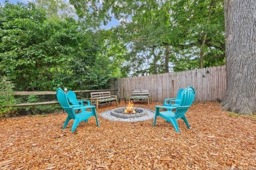 235 Mdw End Rd, Milford CT 06460-5639 exterior