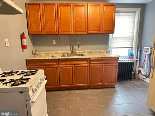 18 21 St, Chester PA 19013-4915 exterior