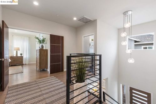 2325 8 St, Berkeley CA 94710-2311 exterior