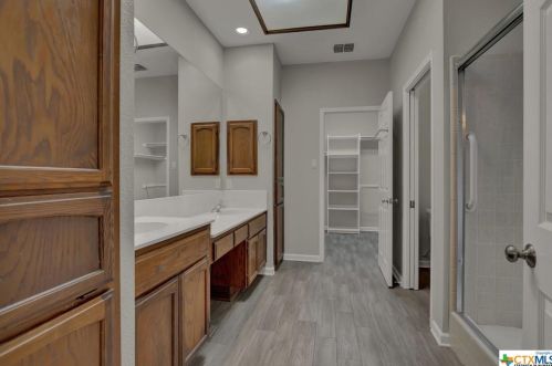 9335 Gloxinia Dr, San Antonio TX 78266-2530 exterior