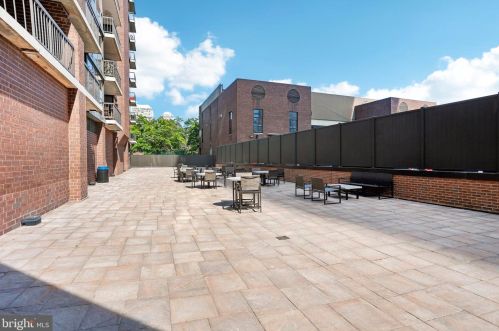 241 6th St, Philadelphia PA  19106-3723 exterior