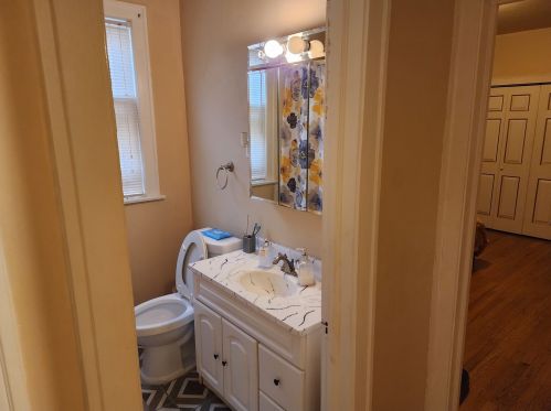 8030 Eberhart Ave, Chicago IL 60637-2484 exterior