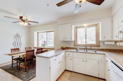 4708 Parkside Dr, Milwaukee WI 53225-4438 exterior