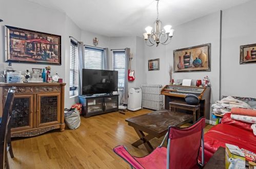 585 Van Nest Ave, Bronx NY 10462-3937 exterior