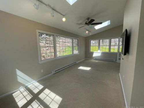 25 Longview Dr, Ridgefield CT 06877-3514 exterior