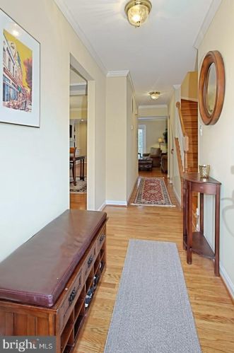 7386 Hallcrest Dr, Mc Lean VA  22102-2910 exterior