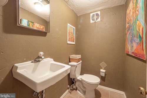 3 War Admiral Ln, Media PA 19063-5238 exterior