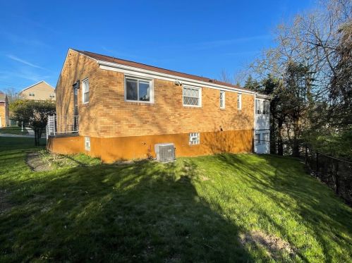 2295 Allender Ave, Pittsburgh, PA 15220-3901