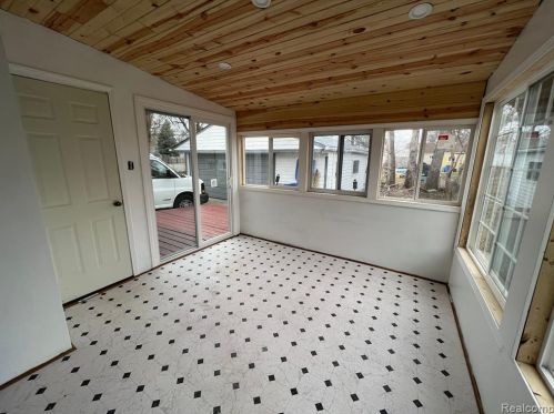 24086 Annapolis St, Dearborn Heights MI  48125-1914 exterior