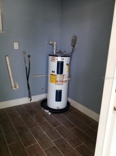 1523 Amaros Ave, Orlando FL 32811-4164 exterior