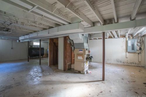 12 Linda Ave, Uncasville CT 06382-1723 exterior