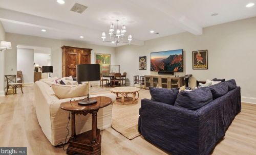 9000 Congressional Pkwy, Rockville MD  20854-4610 exterior