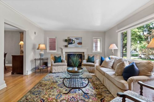 523 Carlisle Ave, Milwaukee WI 53217-4831 exterior