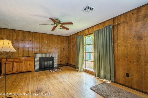 14 Roosevelt Ave, Morganville NJ 07751-9724 exterior