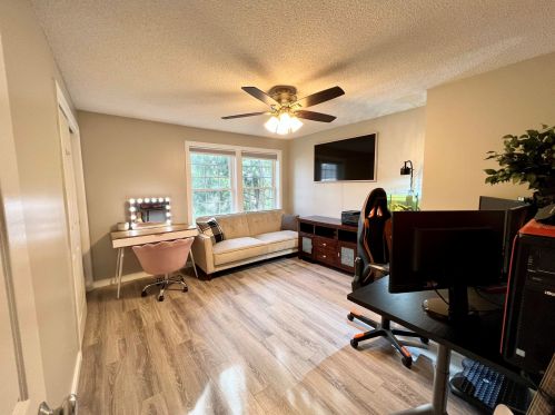 53 Village St, Concord NH 03303-4515 exterior