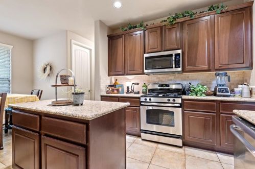 11125 Cherisse Dr, Austin TX  78739-2098 exterior