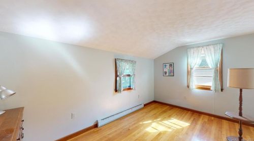 6 Hummingbird Ln, Enfield CT 06082-5709 exterior