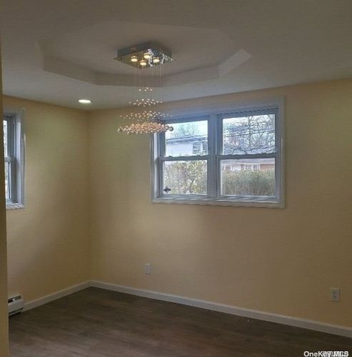 90 Birch Ln, Valley Stream NY 11581-2633 exterior