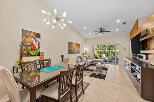 8530 Logia Cir, Boynton Beach FL 33472-7111 exterior