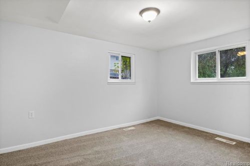 421 Beech Daly St, Dearborn Heights MI  48125-1000 exterior