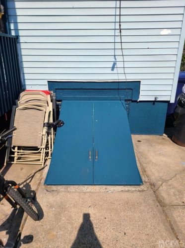 124 1st St, Perth Amboy NJ 08861-4644 exterior