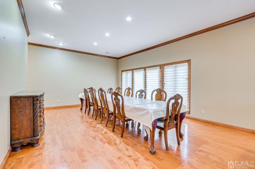 4 Fairhill Rd, Edison NJ 08817-2962 exterior