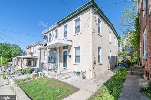 51 9th St, Darby, PA 19023-1628
