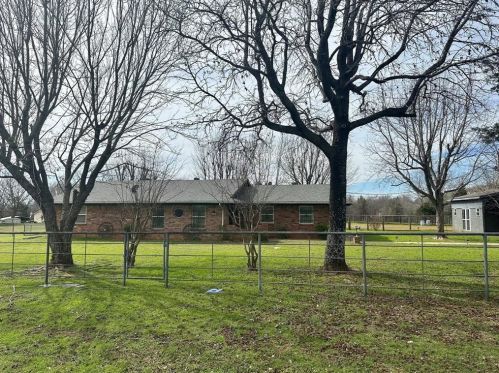 121 Stagecoach Trl, Denison TX  75021-7411 exterior