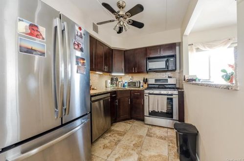 179 Cross St, Bronx NY 10464-1225 exterior