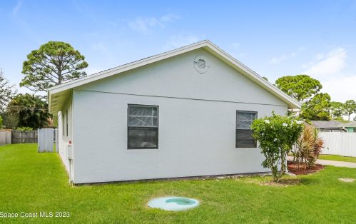 646 Byron St, Fort Pierce FL  34983-1982 exterior